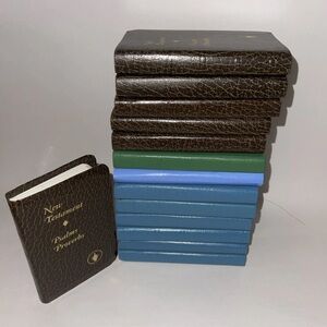 LOT OF 14 GIDEON POCKET BIBLES - NEW TESTAMENT, PSALMS, PROVERBS